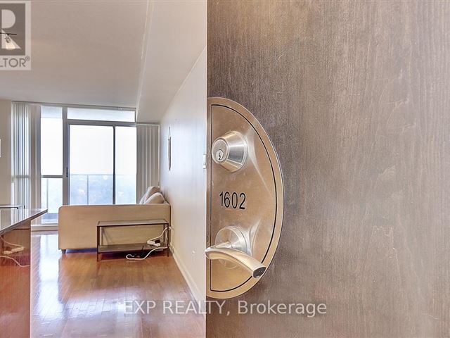 Luxe 2 - 1602 5793 Yonge Street - photo 3