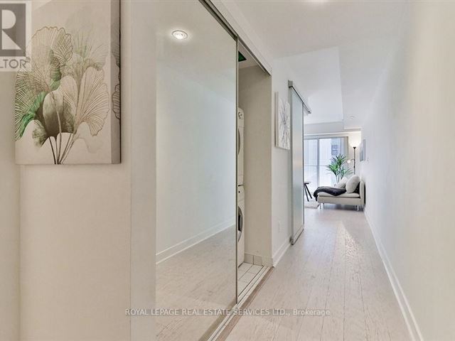 Neon Condos - 908 58 Orchard View Boulevard - photo 3