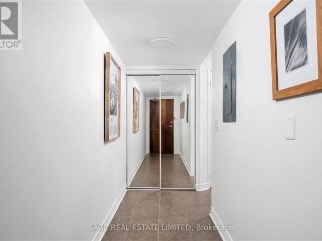 Wilshire on the Green - 309 60 Fairfax Crescent - photo 2