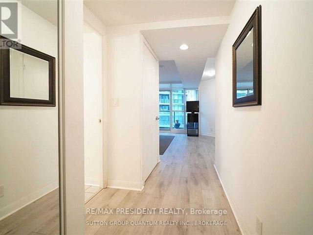 Malibu Condos at Harbourfront - 331 600 Fleet Street - photo 3