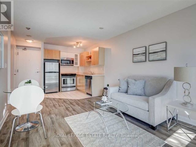 Malibu Condos at Harbourfront - 223 600 Fleet Street - photo 2