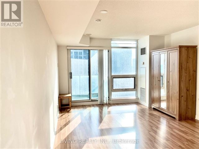 Malibu Condos at Harbourfront - 2409 600 Fleet Street - photo 3