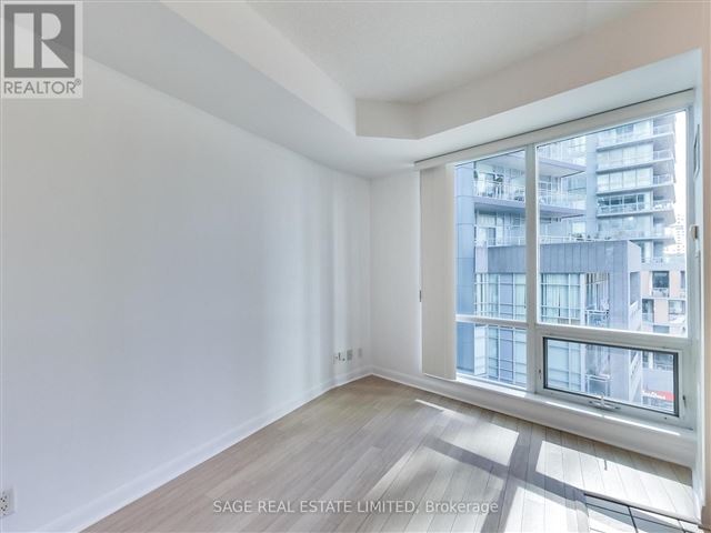 Malibu Condos at Harbourfront - 702 600 Fleet Street - photo 2