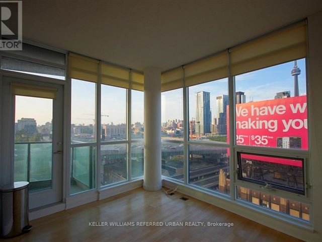 Malibu Condos at Harbourfront - 1102 600 Fleet Street - photo 2