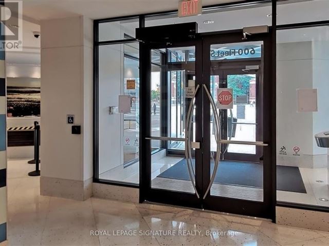 Malibu Condos at Harbourfront - 1012 600 Fleet Street - photo 3