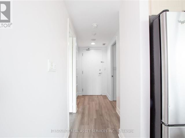 Malibu Condos at Harbourfront - 318 600 Fleet Street - photo 2