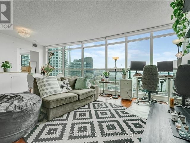 Malibu Condos at Harbourfront - 2504 600 Fleet Street - photo 2