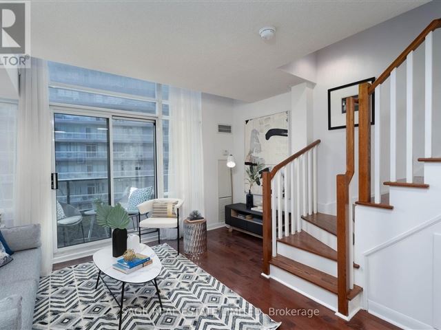 Malibu Condos at Harbourfront - 832 600 Fleet Street - photo 2