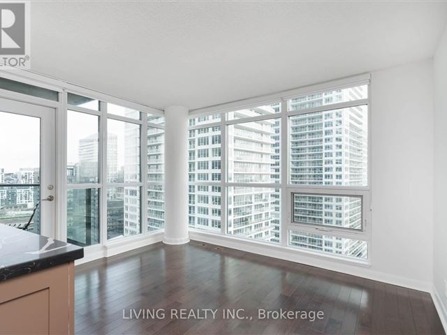 Malibu Condos at Harbourfront - 2202 600 Fleet Street - photo 2