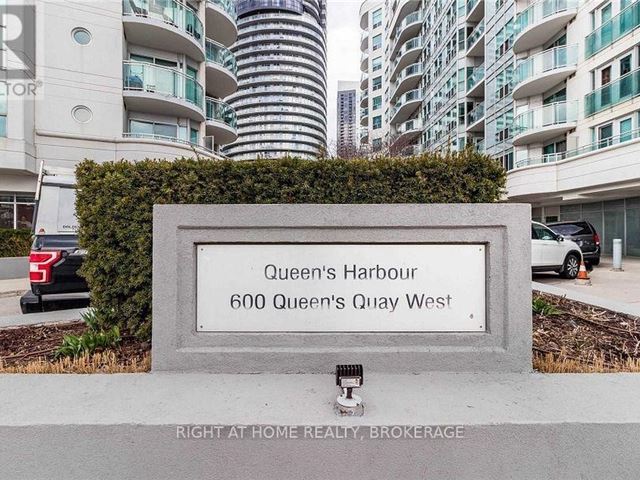 Queens Harbour - 805 600 Queens Quay West - photo 1