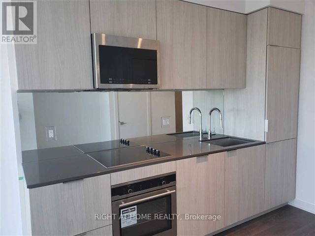 609 Avenue Road Condos - 1408 609 Avenue Road - photo 2