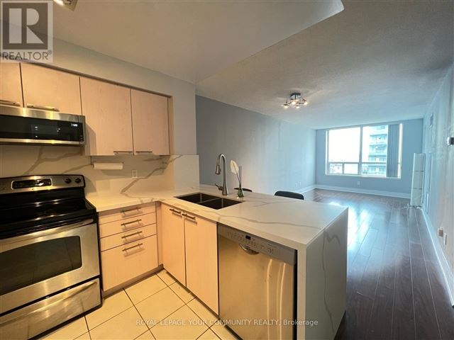 Thornhill Towers - 710 62 Suncrest Boulevard - photo 2