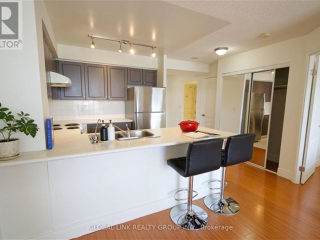 Thornhill Towers - 705 62 Suncrest Boulevard - photo 3