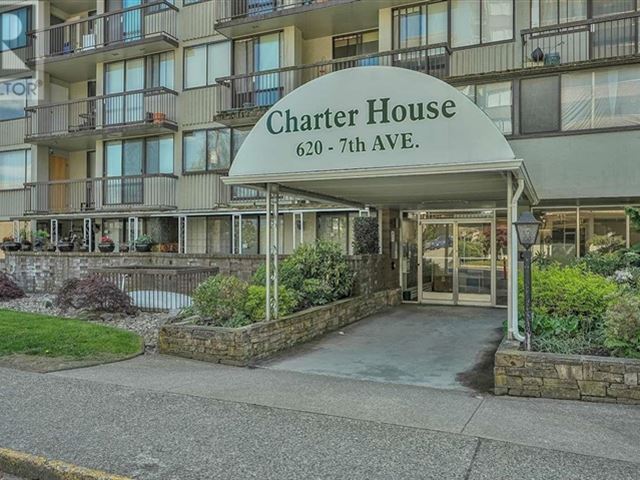 Charter House - 906 620 Seventh Avenue - photo 1