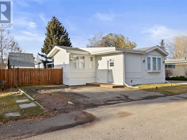 6220 17 Av Se - 74 6220 17 Avenue Southeast - photo 1