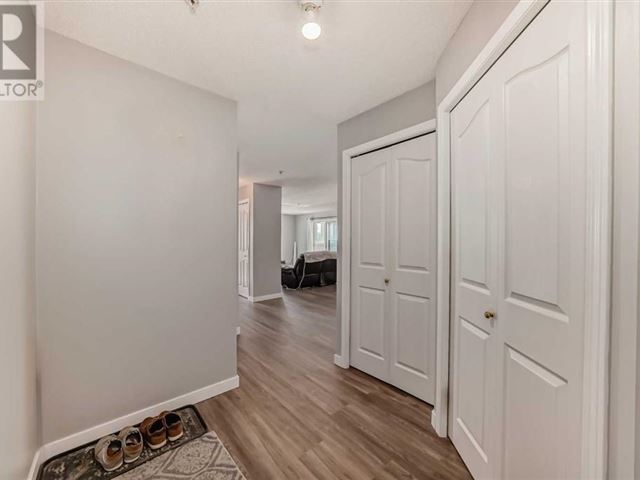 6224 17 Av Se - 1201 6224 17 Avenue Southeast - photo 2