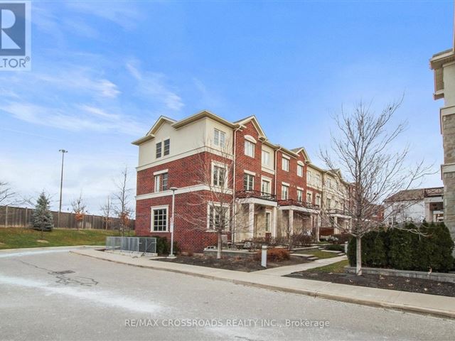 Humber Mews -  636 Evans Avenue - photo 2