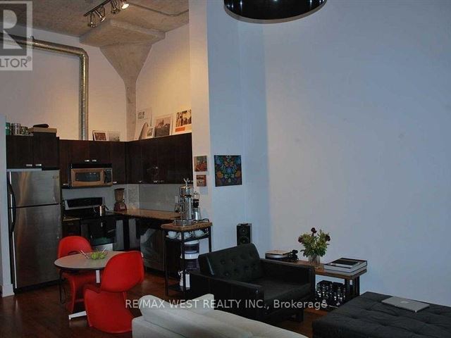 Tip Top Lofts - 424 637 Lake Shore Boulevard West - photo 2