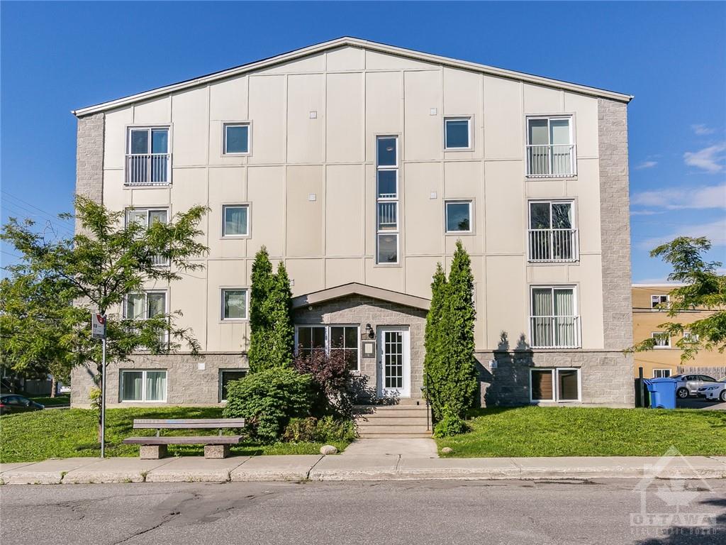 646 Cummings Avenue, Unit 302, Ottawa — For sale @ $329,900 | CondoDork.com