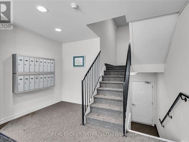 East Central - 301 646 Cummings Avenue - photo 2