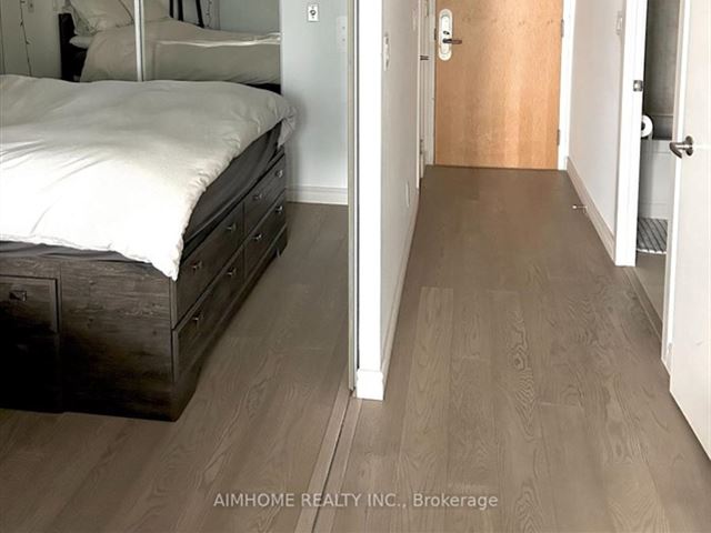 Maple Leaf Square - 4204 55 Bremner Boulevard - photo 2