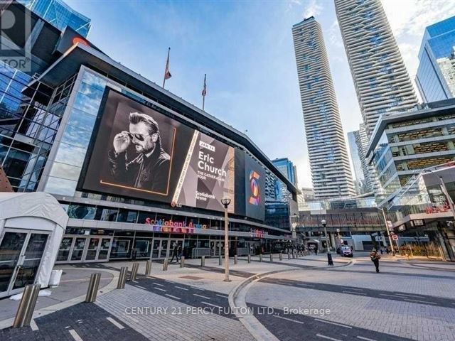 Maple Leaf Square - 2002 55 Bremner Boulevard - photo 2