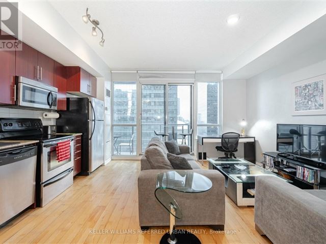 Maple Leaf Square - 2304 55 Bremner Boulevard - photo 3