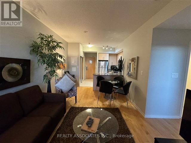 Maple Leaf Square - 4902 55 Bremner Boulevard - photo 1