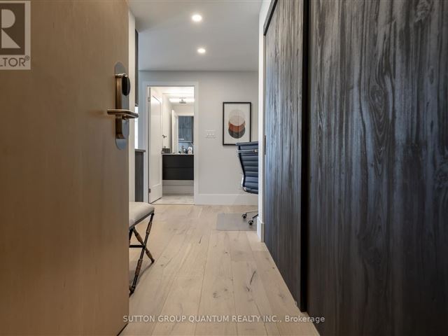 Maple Leaf Square - 5008 55 Bremner Boulevard - photo 2