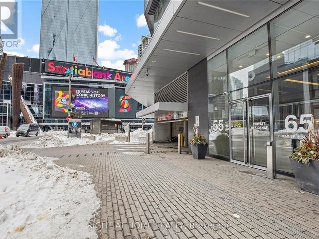 Maple Leaf Square - 2403 55 Bremner Boulevard - photo 1