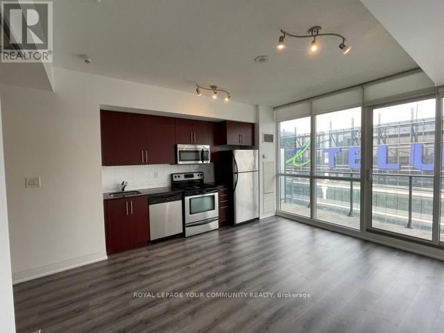 Maple Leaf Square - 4006 55 Bremner Boulevard - photo 2