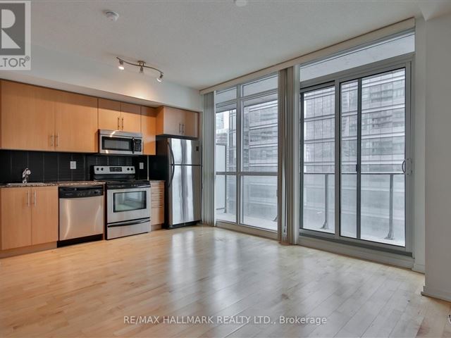 Maple Leaf Square - 2407 55 Bremner Boulevard - photo 1