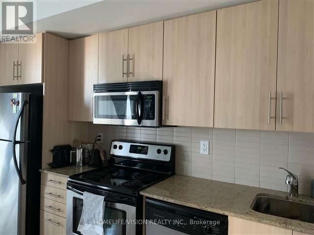 Maple Leaf Square - 1803 55 Bremner Boulevard - photo 2