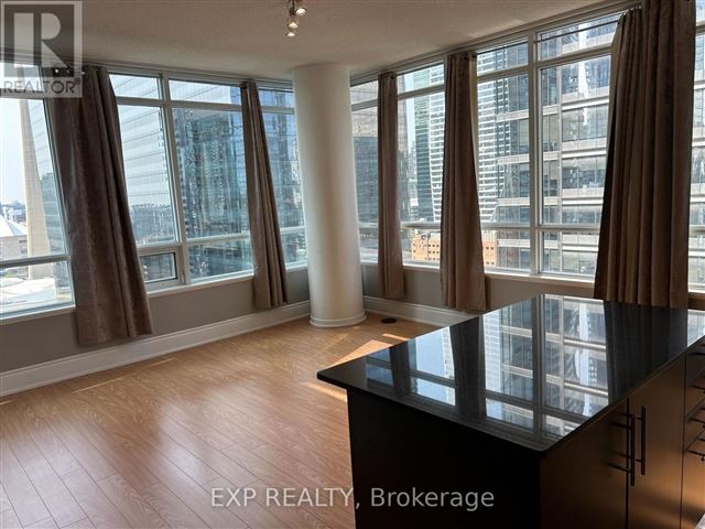 Maple Leaf Square - 2105 55 Bremner Boulevard - photo 2