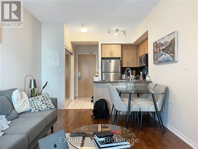 Maple Leaf Square - 3002 55 Bremner Boulevard - photo 2