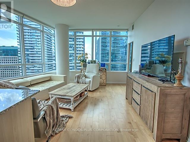 Maple Leaf Square - 2710 55 Bremner Boulevard - photo 1