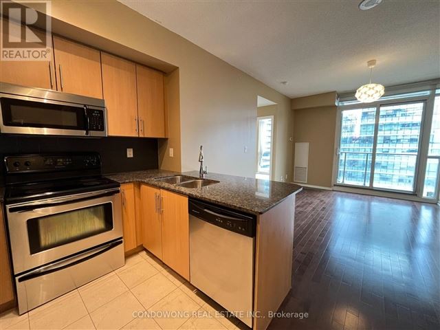 Maple Leaf Square - 3402 55 Bremner Boulevard - photo 1