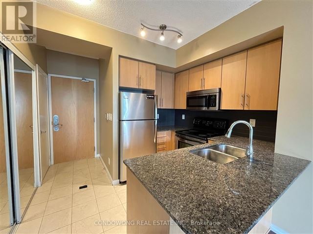 Maple Leaf Square - 3402 55 Bremner Boulevard - photo 3