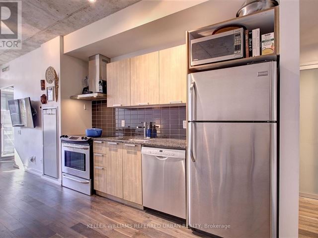 Six50 King - 404 95 Bathurst Street - photo 3