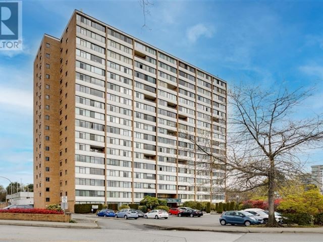 Park Towers - 606 6651 Minoru Boulevard - photo 1