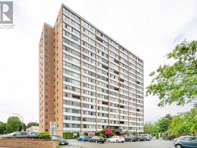 Park Towers - 703 6651 Minoru Boulevard - photo 1