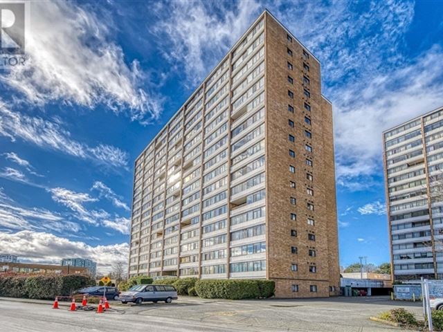 Park Towers - 1408 6651 Minoru Boulevard - photo 1