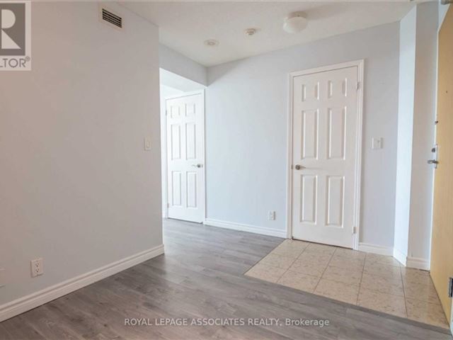 Skyscape - 1702 68 Grangeway Avenue - photo 3