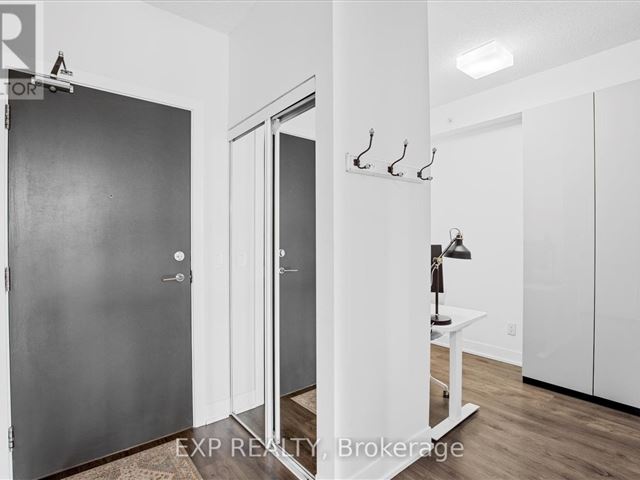 Life Condos - 609 68 Merton Street - photo 3