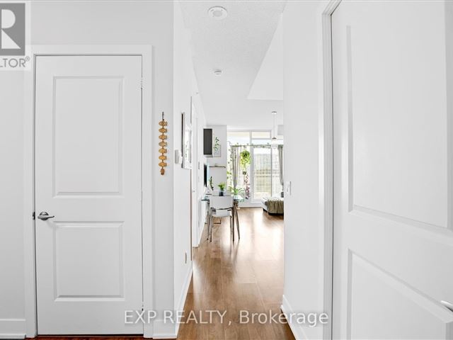 Life Condos - 609 68 Merton Street - photo 3