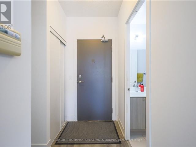 Life Condos - 1002 68 Merton Street - photo 3