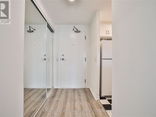 Vogue Condominiums - 402 7 Bishop Avenue - photo 2