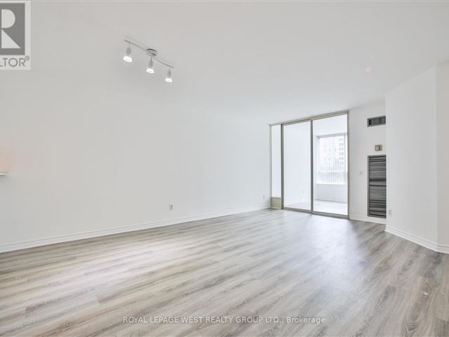 Vogue Condominiums - 402 7 Bishop Avenue - photo 3