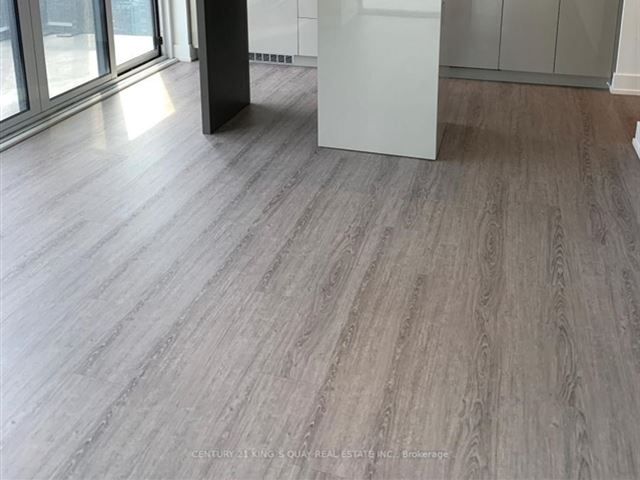 YC Condos - Yonge and College - 3610 7 Grenville Street - photo 2