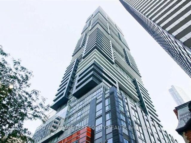 YC Condos - Yonge and College - 3702 7 Grenville Street - photo 2